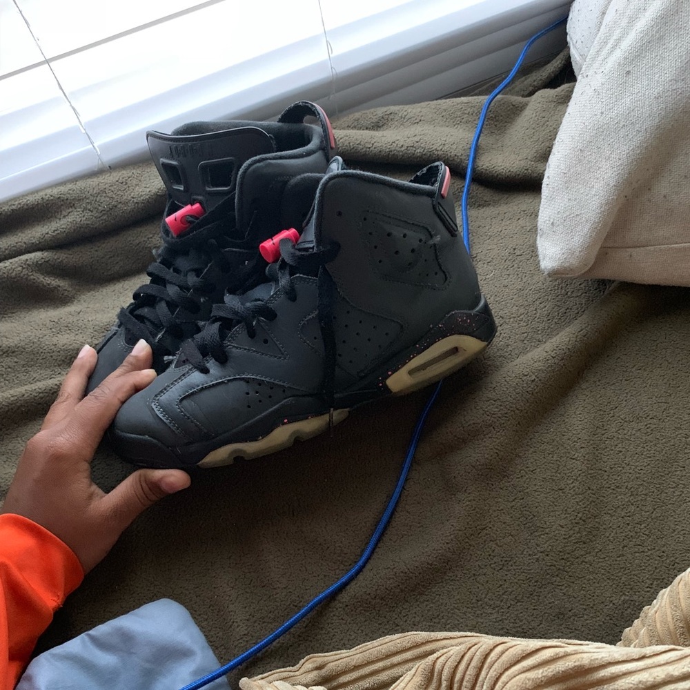 Air Jordan Retro 6 “Hyper pink”